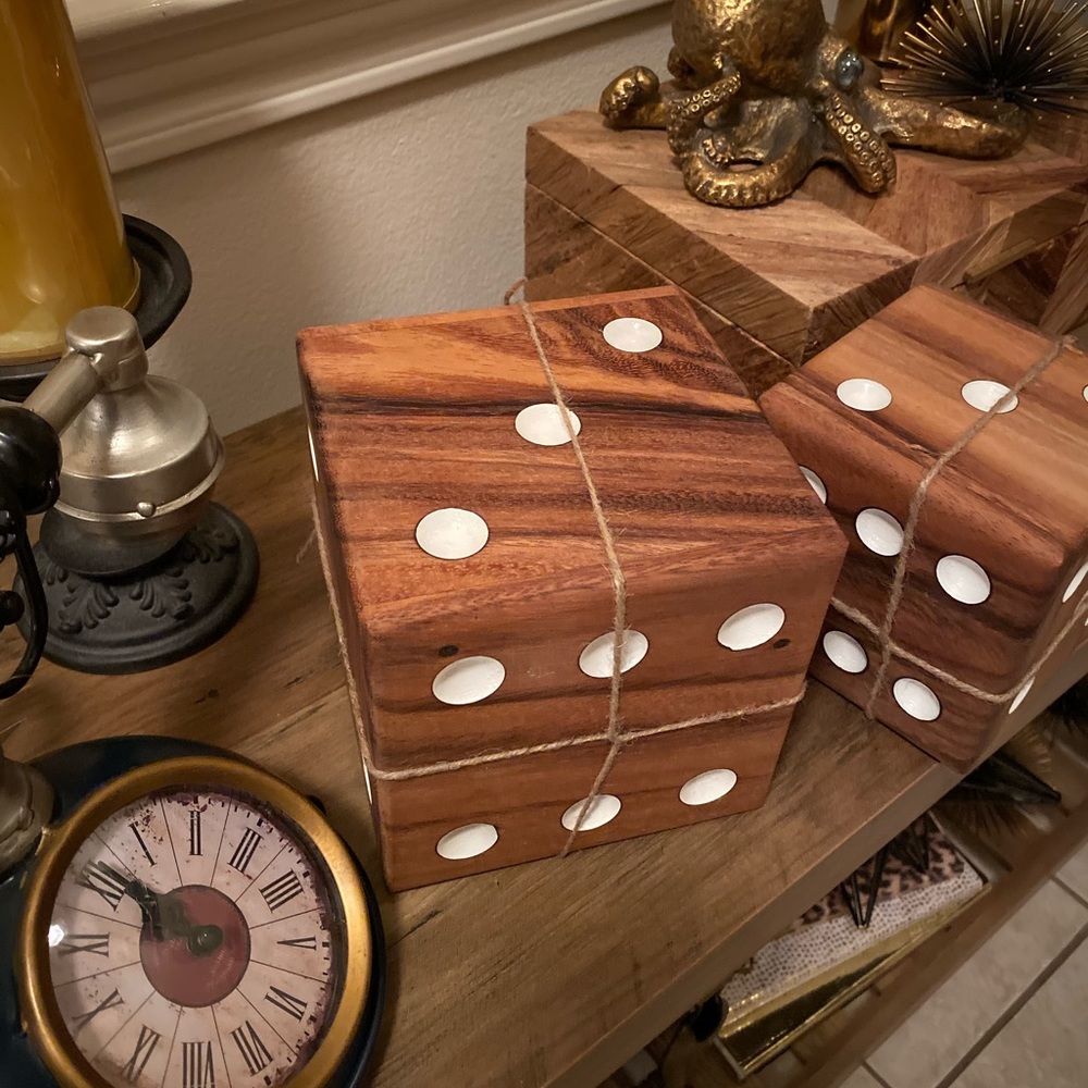Raw wood dice decor pieces